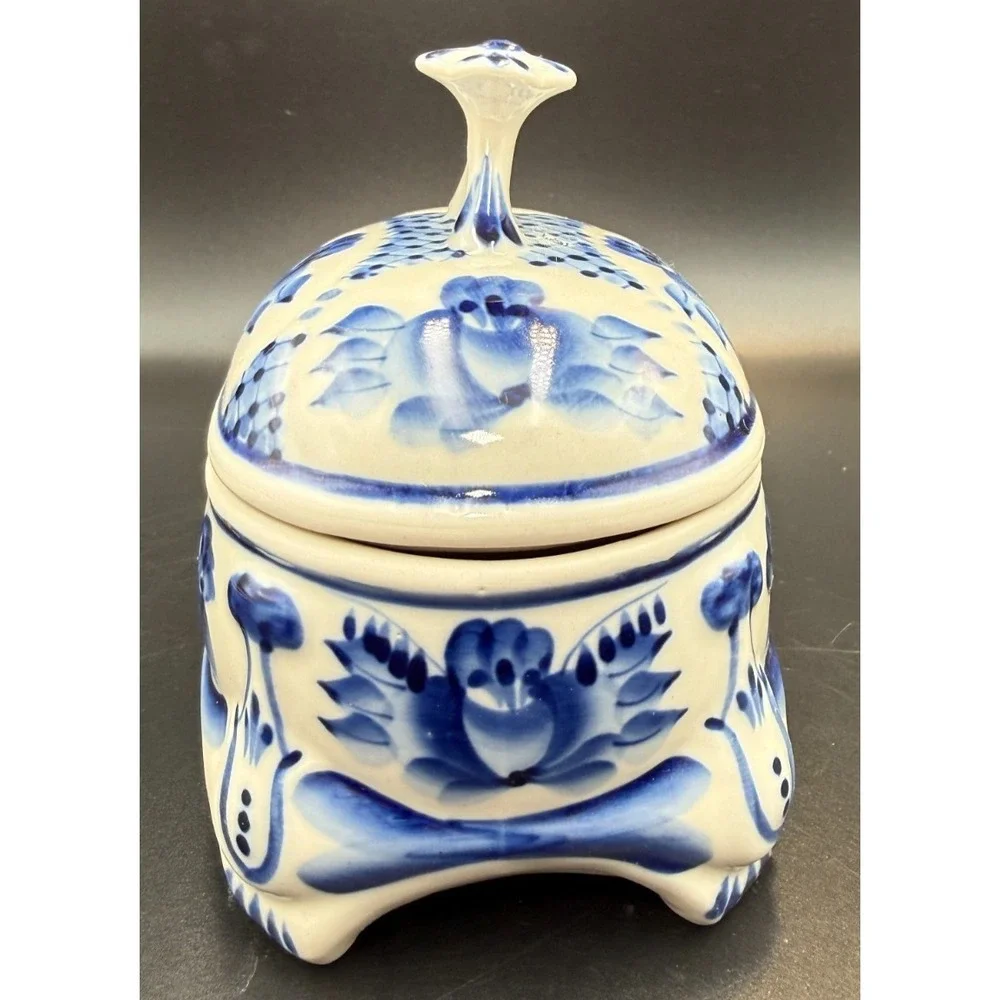 Gzhel Vintage Russian Porcelain Box Lidded Trinket Dish Floral Decorative